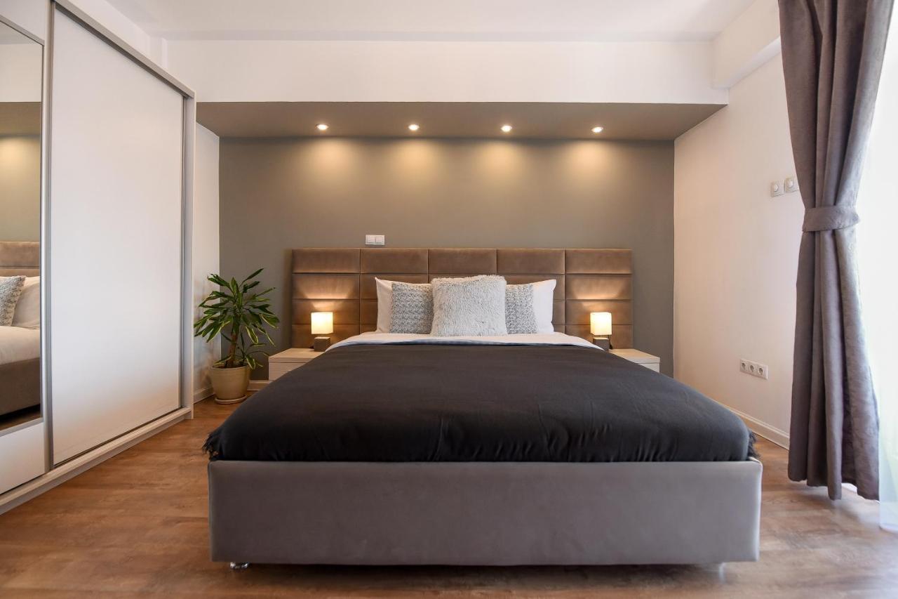 Chic Accommodation With Breathtaking Views Over Calea Victoriei - Your Central Heaven Bucureşti Exterior foto